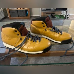 Nike Magma pre ACG hiking boot similar to lava dome